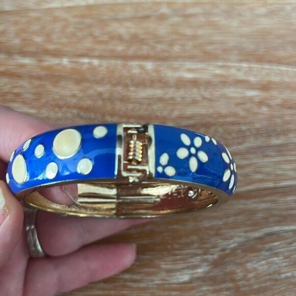 Betsey Johnson hinged bangle - Picture 4 of 4